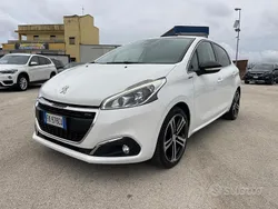 Bianco Usata 2017 Peugeot 208 GT-line Due volumi | 10.800 € (Buon prezzo)