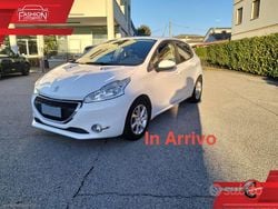Bianco Usata 2013 Peugeot 208 Business-Line Due volumi | 6300 € (Buon prezzo)