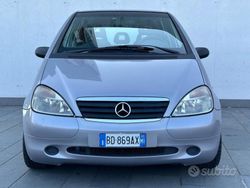 Giallo Usata 1999 Mercedes A160 Classic Tre volumi | 2999 € (Molto cara)