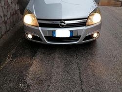 Grigio Usata 2004 Opel Astra Cosmo Tre volumi | 1200 € (Ottimo prezzo)