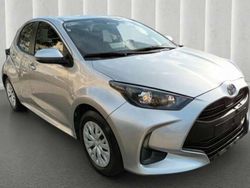 Argento Usata 2025 Toyota Yaris Hybrid Active Tre volumi | 19.870 € (Ottimo prezzo)