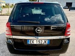 Nero Usata 2011 Opel Zafira Monovolume | 4000 € (Buon prezzo)