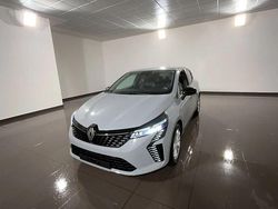 Bianco Nuova 2025 Renault Clio V Evolution Tre volumi | 17.400 € (Buon prezzo)