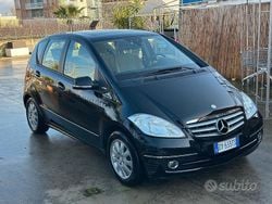 Nero Usata 2009 Mercedes A160 Tre volumi | 2999 € (Buon prezzo)