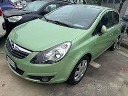 Verde Usata 2011 Opel Astra Due volumi | 3500 €