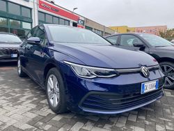 Blu Usata 2022 VW Golf VIII Life Tre volumi | 20.900 € (Buon prezzo)