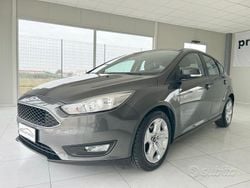 Grigio Usata 2016 Ford Focus Tre volumi | 7999 € (Buon prezzo)