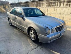 Argento Usata 2001 Mercedes E240 Avantgarde Tre volumi | 5000 €