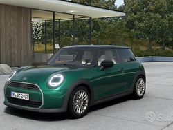 British racing green iv Nuova 2025 Mini Cooper Favoured Due volumi | 28.806 € (Buon prezzo)