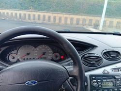 Grigio Usata 2000 Ford Focus Tre volumi | 1100 € (Ottimo prezzo)