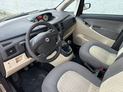 Giallo metallizzato Usata 2006 Lancia Musa Monovolume | 1499 € (Ottimo prezzo)