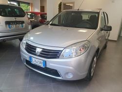 Argento Usata 2011 Dacia Sandero Ambiance Tre volumi | 4500 € (Buon prezzo)