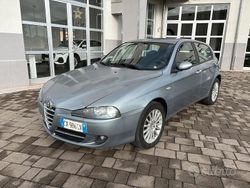 Grigio Usata 2005 Alfa Romeo 147 Distinctive Due volumi | 1350 € (Buon prezzo)