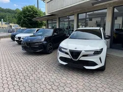Bianco Nuova 2025 Alfa Romeo Junior Edizione Speciale Tre volumi | 27.990 € (Ottimo prezzo)