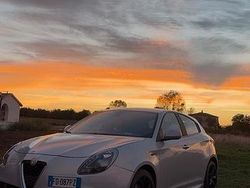 Bianco Usata 2016 Alfa Romeo Giulietta Due volumi | 11.000 € (Buon prezzo)