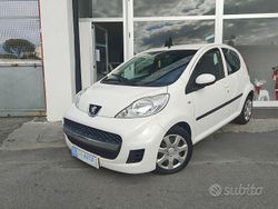 Bianco Usata 2011 Peugeot 107 Active Due volumi | 3999 € (Buon prezzo)