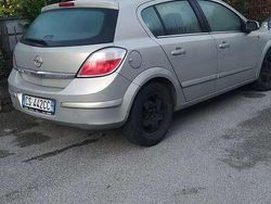 Usata 2005 Opel Astra Cosmo Tre volumi | 1300 € (Ottimo prezzo)