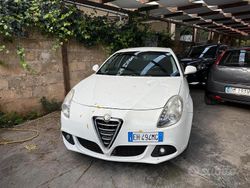 Bianco Usata 2011 Alfa Romeo Giulietta Distinctive Tre volumi | 6700 € (Buon prezzo)