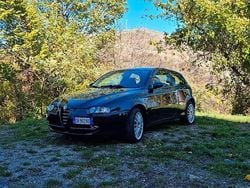 Nero Usata 2004 Alfa Romeo 147 Distinctive Due volumi | 3800 € (Buon prezzo)