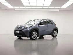 Blu Usata 2024 Toyota Aygo Active Due volumi | 13.940 € (Buon prezzo)