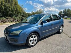 Blu Usata 2005 Ford Focus Tre volumi | 1850 € (Buon prezzo)