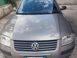Grigio Usata 2003 VW Passat Station wagon | 1300 €