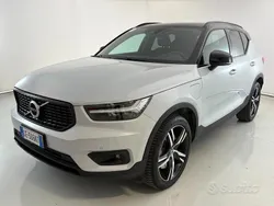 Bianco ghiaccio Usata 2021 Volvo XC40 R-Design SUV | 29.900 € (Buon prezzo)