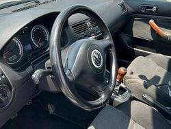 Grigio Usata 2001 VW Bora Tre volumi | 3000 € (Buon prezzo)