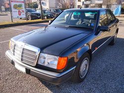 Nero Usata 1991 Mercedes E200 Tre volumi | 8200 €