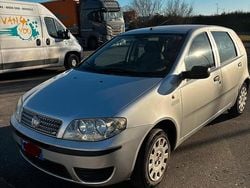 Argento Usata 2010 Fiat Punto Active Tre volumi | 3200 € (Buon prezzo)