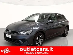 Smoky grey metallizzato Usata 2022 VW Polo Life Tre volumi | 17.900 € (Buon prezzo)