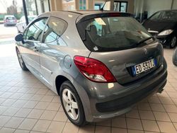 Argento Usata 2010 Peugeot 207 Tre volumi | 3350 € (Buon prezzo)