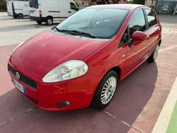 Rosso Usata 2008 Fiat Grande Punto Dynamic Due volumi | 2999 € (Buon prezzo)
