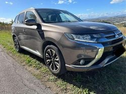 Usata 2016 Mitsubishi Outlander P-HEV Instyle SUV | 14.000 €