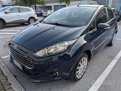 Blu Usata 2015 Ford Fiesta Tre volumi | 7000 € (Buon prezzo)