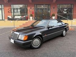 Nero Usata 1990 Mercedes 200 Tre volumi | 9800 €