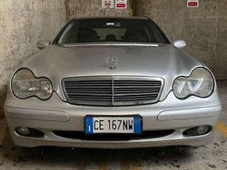 Grigio Usata 2003 Mercedes C200 Elegance Tre volumi | 2950 € (Buon prezzo)