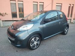 Grigio Usata 2012 Peugeot 107 Access Due volumi | 2700 € (Buon prezzo)