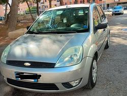 Grigio Usata 2003 Ford Fiesta Ambiente Due volumi | 2350 € (Buon prezzo)