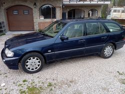 Blu Usata 2000 Mercedes 220 Station wagon | 1500 €