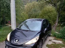 Usata 2006 Peugeot 207 Tre volumi | 2500 € (Buon prezzo)
