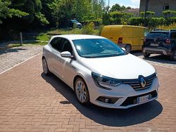 Bianco Usata 2016 Renault Mégane IV Tre volumi | 8200 € (Buon prezzo)