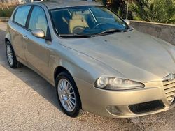 Usata 2005 Alfa Romeo 147 Distinctive Due volumi | 1400 € (Ottimo prezzo)