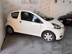 Bianco Usata 2011 Toyota Aygo Connect Style Due volumi | 3990 € (Buon prezzo)