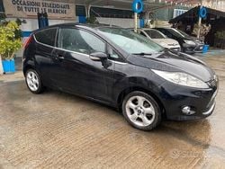 Nero Usata 2010 Ford Fiesta Titanium Tre volumi | 2800 € (Buon prezzo)