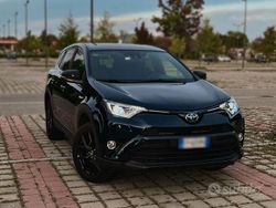 Blu/azzurro Usata 2018 Toyota RAV4 Hybrid SUV | 21.000 € (Cara)