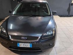 Blu Usata 2007 Ford Focus Tre volumi | 2400 € (Buon prezzo)
