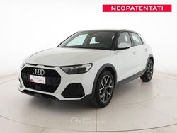 Bianco ghiaccio metallizzato nero mito metallizzato Usata 2023 Audi A1 Admired Tre volumi | 24.500 € (Buon prezzo)