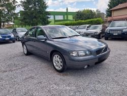 Grigio Usata 2004 Volvo S60 Momentum Tre volumi | 4500 € (Buon prezzo)