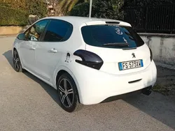 Usata 2018 Peugeot 208 Due volumi | 9000 € (Ottimo prezzo)